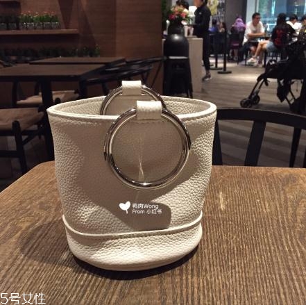 simon miller包包怎么樣？水桶包有這個(gè)就夠了
