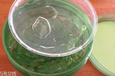得鮮蘆薈膠含酒精嗎？蘆薈膠當睡眠面膜的作用