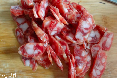 臘腸和香腸有什么區(qū)別？臘腸香腸概念不同