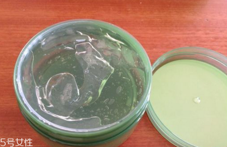 得鮮蘆薈膠含酒精嗎？蘆薈膠當睡眠面膜的作用