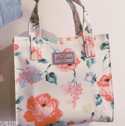 cath kidston是什么牌子？少女最愛的小碎花風代表