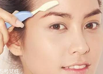 2018不流行平粗眉了？娛樂圈都在畫細(xì)長眉