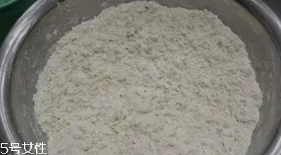 ?炸麻葉用什么水和面？面粉還是淀粉還是木薯粉
