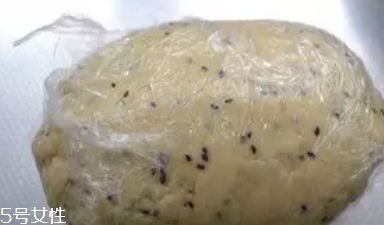 ?炸麻葉用什么水和面？面粉還是淀粉還是木薯粉
