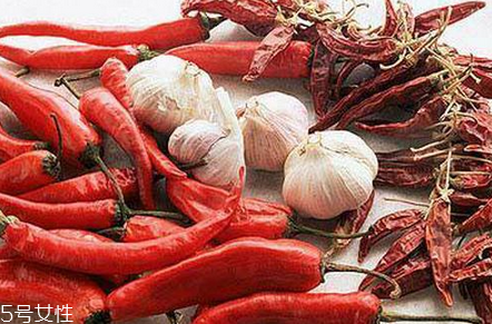 久坐不動上班族如何減肥？越努力工作的人越容易發(fā)胖