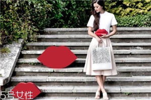 lulu guinness是什么牌子？明星網(wǎng)紅都愛的紅唇包