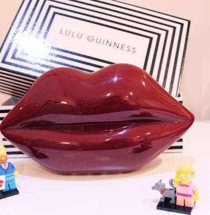lulu guinness紅唇包多少錢？這款輕奢包包一定要入