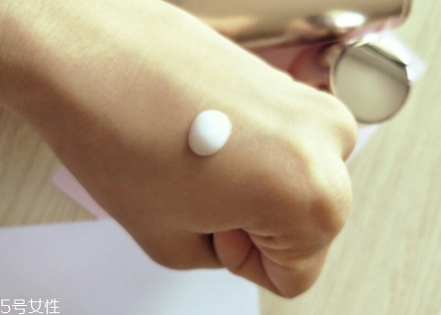 自然堂乳液怎么打開？按壓不出來不要著急