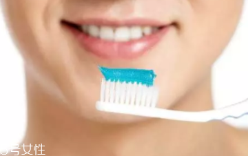 牙結石能自動脫落嗎？除了洗牙別無他法