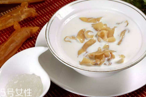 花膠燉牛奶用什么牛奶？普通鮮奶即可