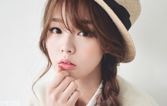 果酸換膚能去黑頭嗎？果酸換膚還可以祛痘