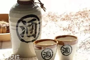 喝白酒有哪些好處？喝點白酒能激活腸胃