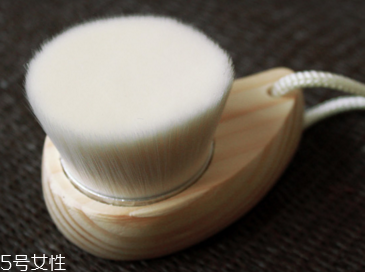額頭毛孔粗大怎么辦？正確使用潔面刷毛孔會(huì)變小