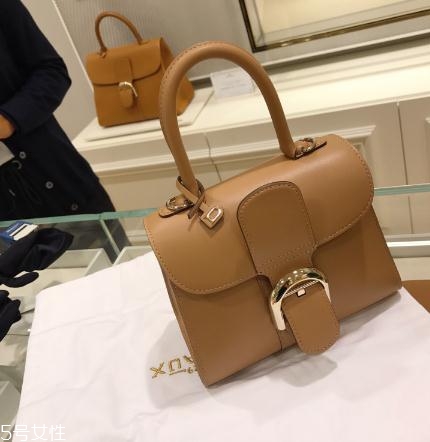 delvaux是哪個國家的？皇家專寵奢侈品牌