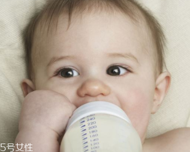 如何逐漸減少母乳的次數(shù)？轉(zhuǎn)移注意力很管用