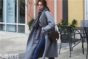 灰色大衣配什么顏色包包？這樣搭配穿出高級(jí)感