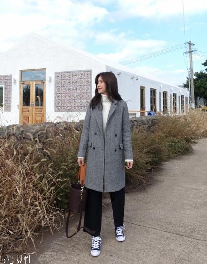 灰色大衣配什么顏色包包？這樣搭配穿出高級(jí)感