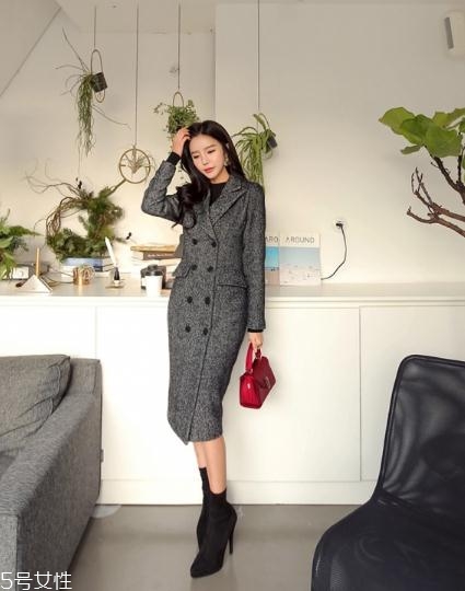 灰色大衣配什么顏色包包？這樣搭配穿出高級(jí)感