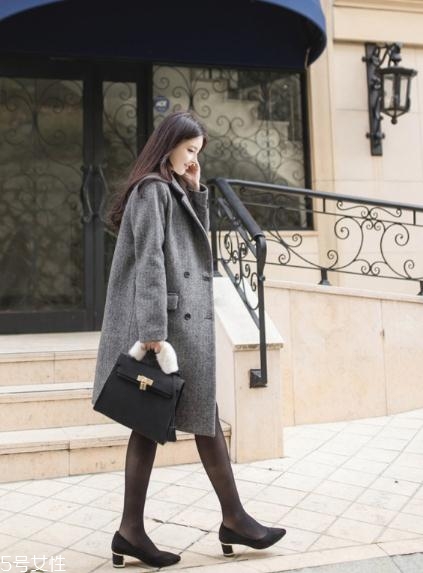 灰色大衣配什么顏色包包？這樣搭配穿出高級(jí)感