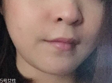 蘭芝V型唇膏01號色是什么樣的？淡粉色很溫婉