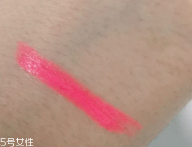 蘭芝V型唇膏01號色是什么樣的？淡粉色很溫婉