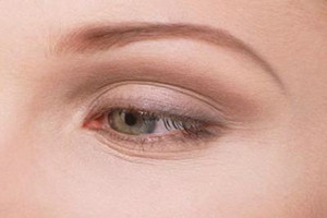 上班族女性如何去除眼角細紋？教你幾個小妙招