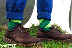 瘋馬皮沾上油漬怎么辦？這種皮質(zhì)千萬不能碰油