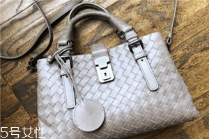 bv葆蝶家包包一般多少錢(qián)？意大利經(jīng)典品牌