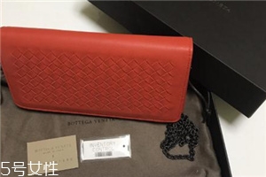 bv葆蝶家包包怎么樣？引領(lǐng)潮流的編織結(jié)構(gòu)