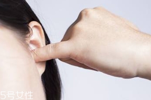 耳屎很黏是什么原因造成的？基因遺傳決定的