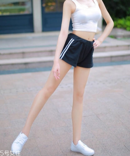 哪些原因讓腿型變差？蹺二郎腿是主因