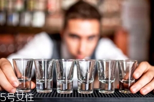 喝酒都會(huì)導(dǎo)致哪些癌癥？消化道最先遭殃
