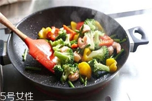 怎么炒菜能省油？教你5個(gè)小妙招