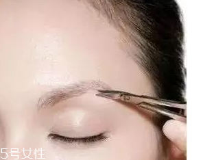 眉型為什么很奇怪？眉頭沒畫好