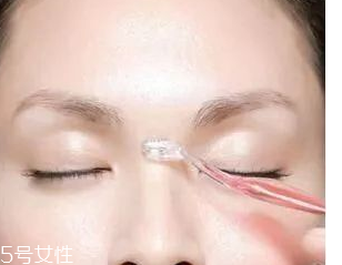眉型為什么很奇怪？眉頭沒畫好