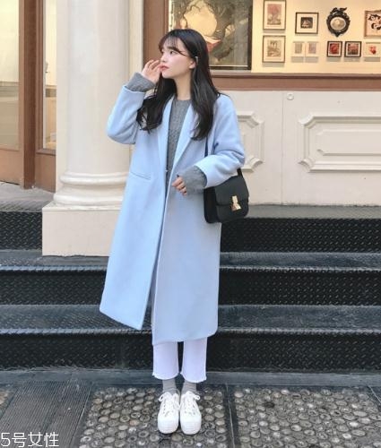藍(lán)色大衣里面搭配什么？這樣穿更優(yōu)雅