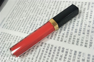 香奈兒可可小姐唇露748什么色？香奈兒水晶糖光透唇釉全試色