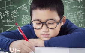 眼睛激光手術(shù)會(huì)不會(huì)發(fā)生意外？20年經(jīng)驗(yàn)手術(shù)水平高