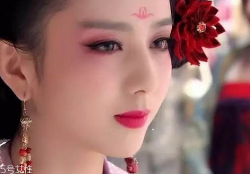 兔子腮紅怎么畫才可愛？中年少女必備腮紅畫技