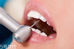 磨牙是因?yàn)槭芰宋?？孩子的心理狀況也會(huì)導(dǎo)致磨牙