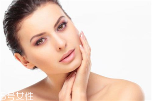 保濕面霜什么時(shí)候使用？秋冬季節(jié)面霜很重要