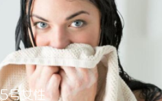 洗臉有白皮怎么回事？洗面奶太強勁