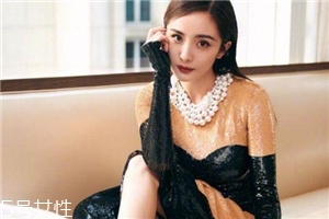 亮片裙子怎么搭配？年底聚會就要blingbling