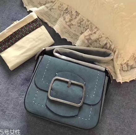 tory burch包包貴嗎？輕奢界的時尚女王