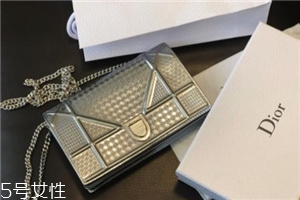 迪奧包包一般多少錢(qián)？明星天后出街必備款