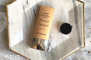 紀(jì)梵希和阿瑪尼粉底液哪個(gè)好？