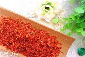 紅花泡腳一次放多少？從小劑量開(kāi)始