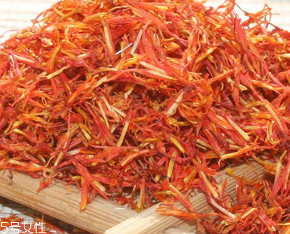 紅花泡腳可以天天泡嗎？建議一周1-2次為宜
