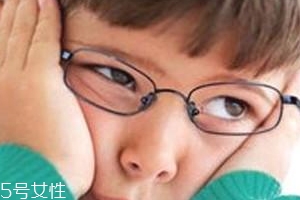 經(jīng)常用眼吃什么食物好？這些常見(jiàn)食物要常吃