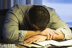 熬夜有哪些風險？小心造成慢性自殺